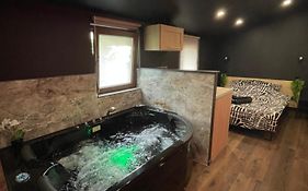 Jacuzzi Love Room