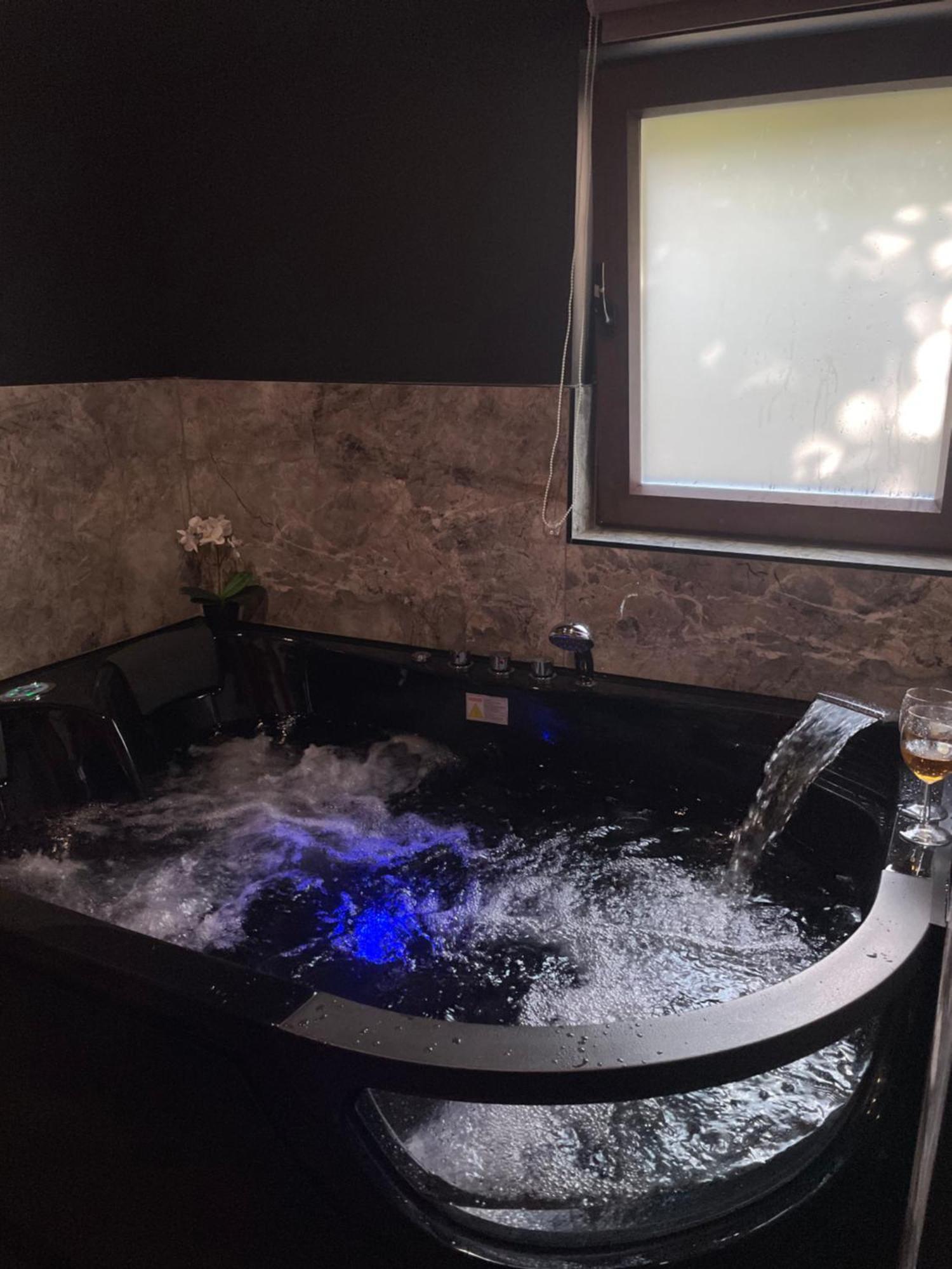 Jacuzzi Love Room Mulhouse Extérieur photo